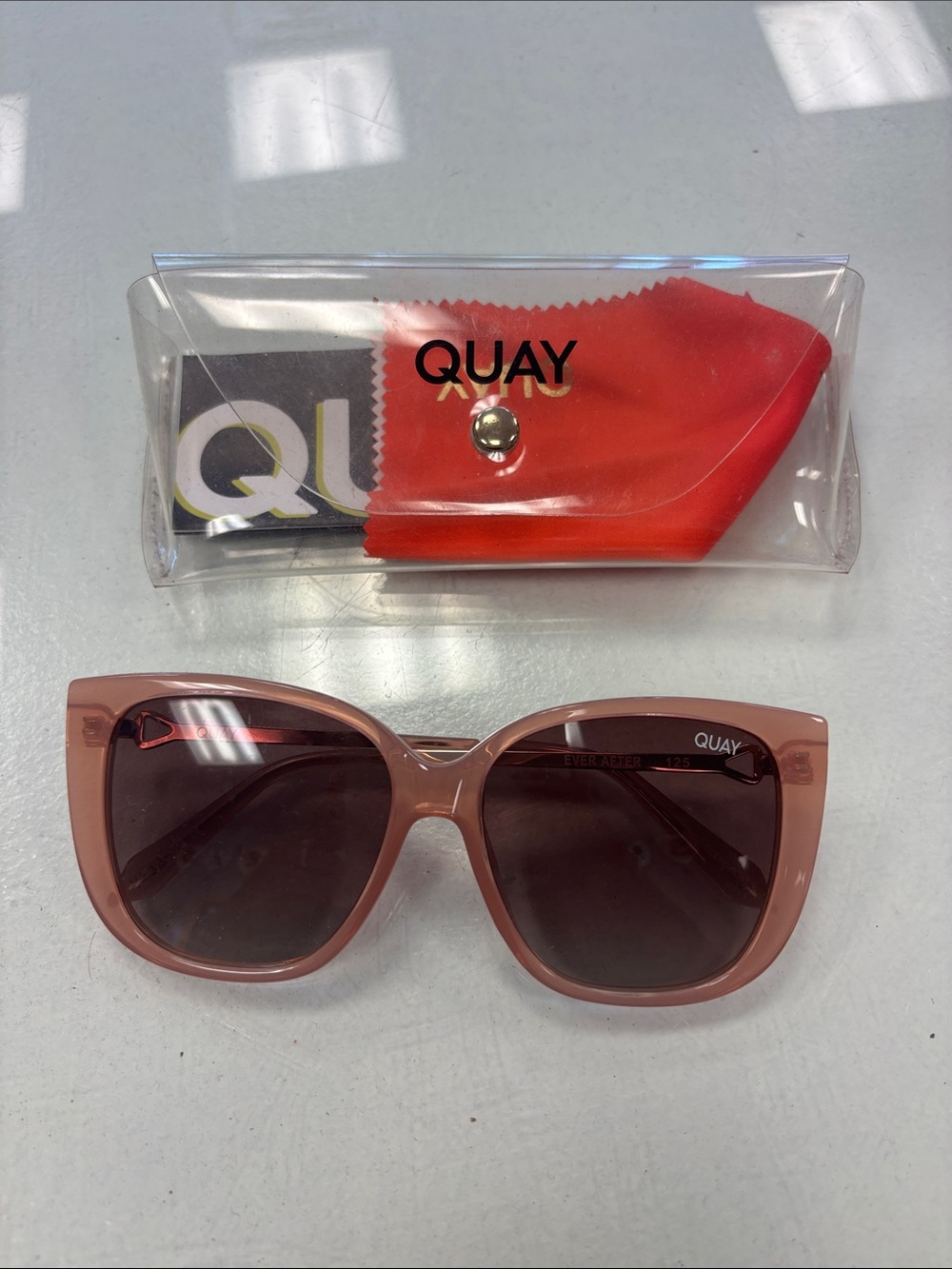 Quay Gradient Oversized Women's Sunglasses - Picture 2 of 5
